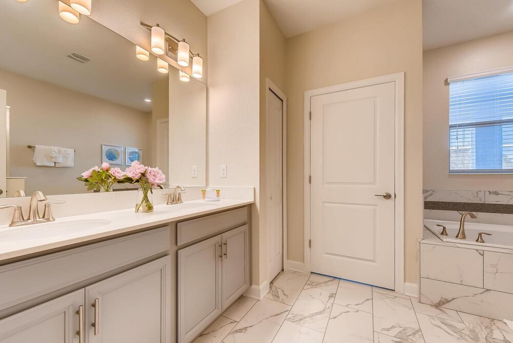 8801 IC 8BR Dream Retreat Luxury Villa view 2