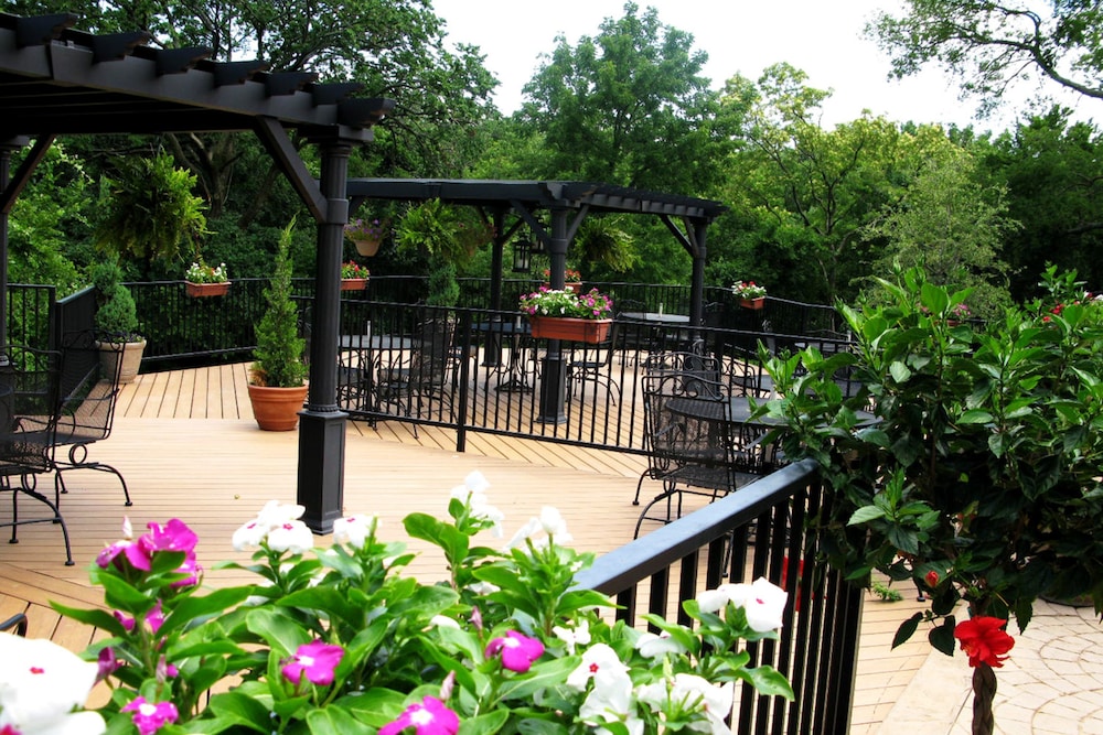 Two Hearts Inn
