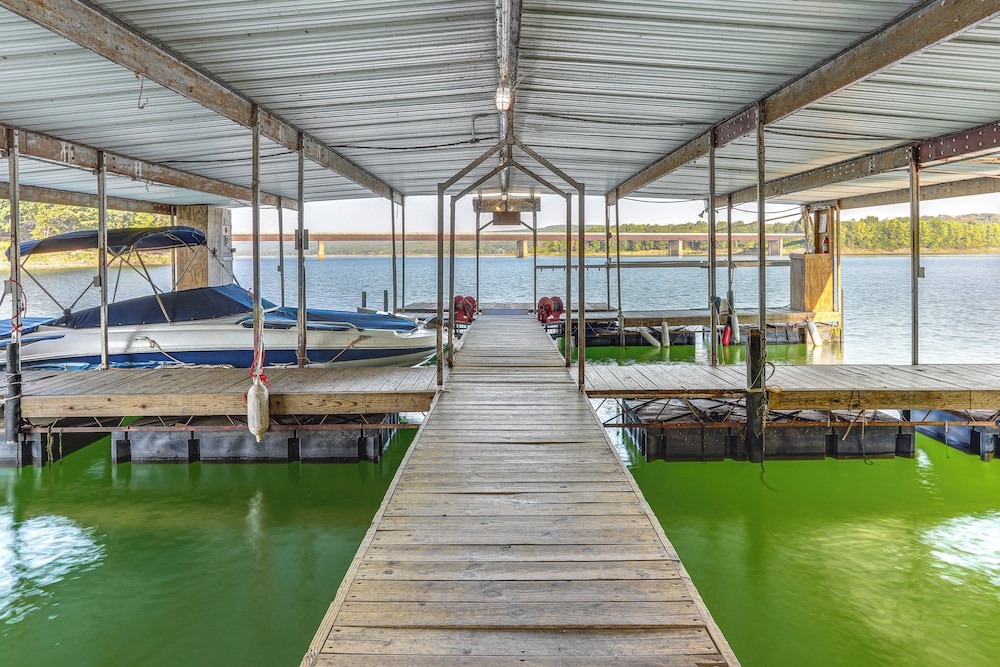 Shared Dock & Yard: Greers Ferry Lake Home!