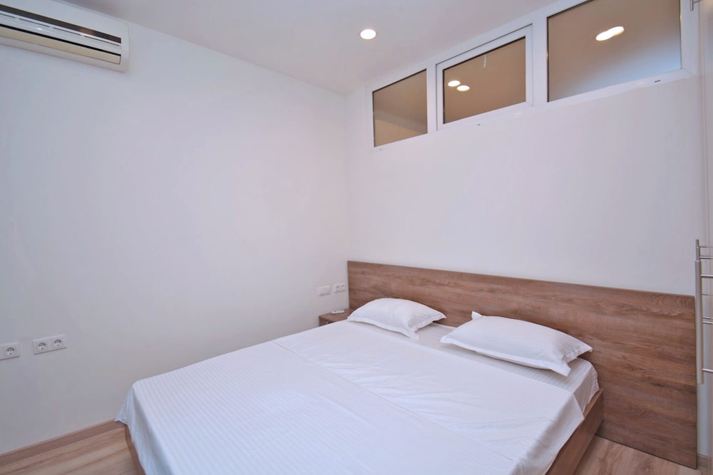 Apartment by Luxe Group PU383