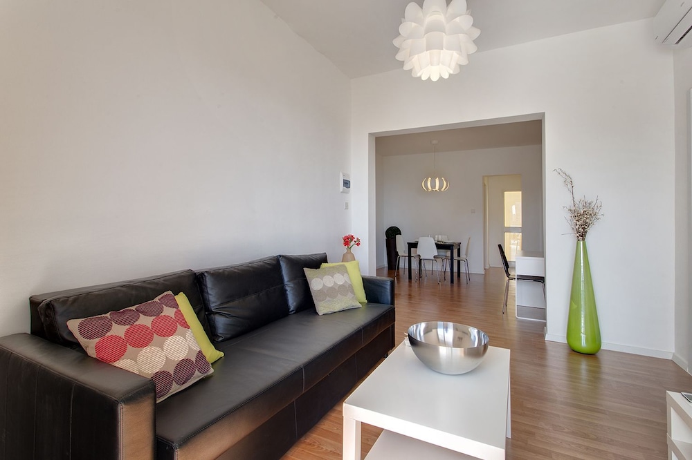 Modern Seaview Apartment With Amazing Ocean Views view 2