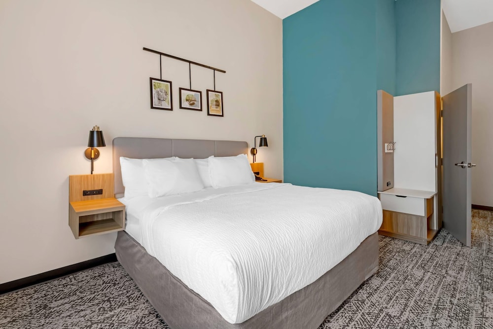Sleep Inn & Suites