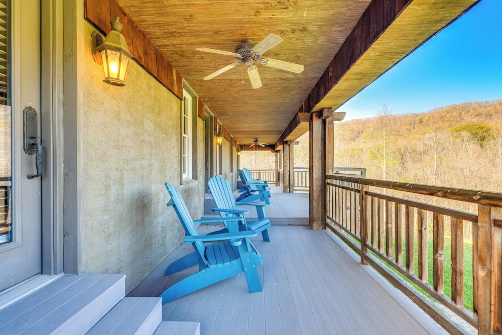 Private Hot Tub: 'bays View Lodge' in Kingsport!