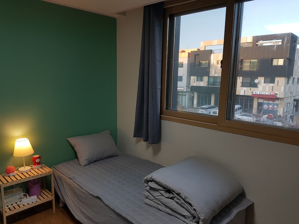 Buzz Guest House - Hostel