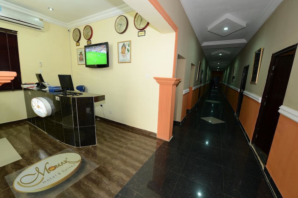 Momak 1 Hotel & Suites