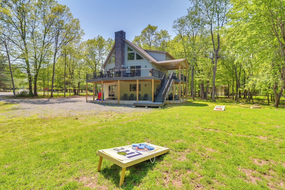 Hot Tub & Community Beach: Albrightsville Home!