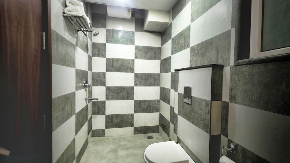 Hotel HomeAste 001 Near Yashobhoomi Convention Center