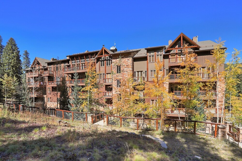 3056 The Timbers 1 Bedroom Condo by RedAwning