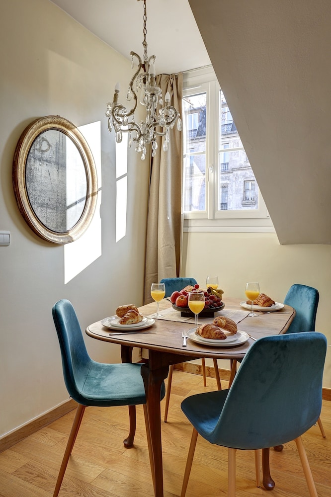 Comfortable 1BR in Latin Quarter