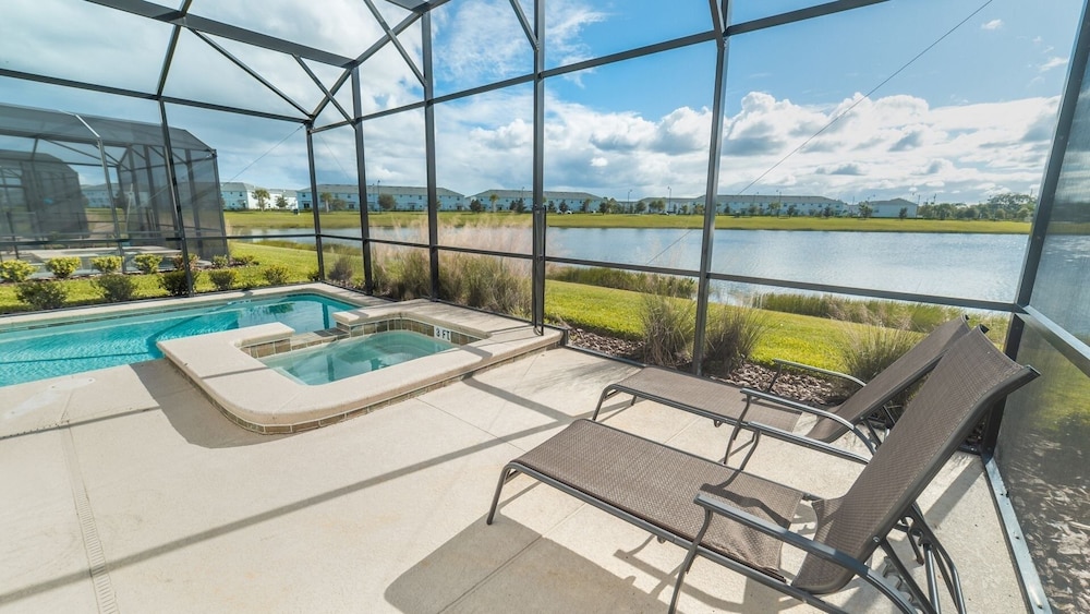 Storey Lake Resort 5 Bedroom Pool+Lake View Home 5 Home