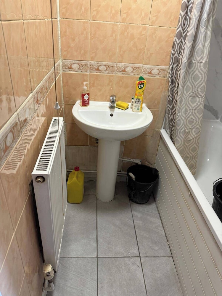 6 Guests - 3 Bedrooms - Close to London Center