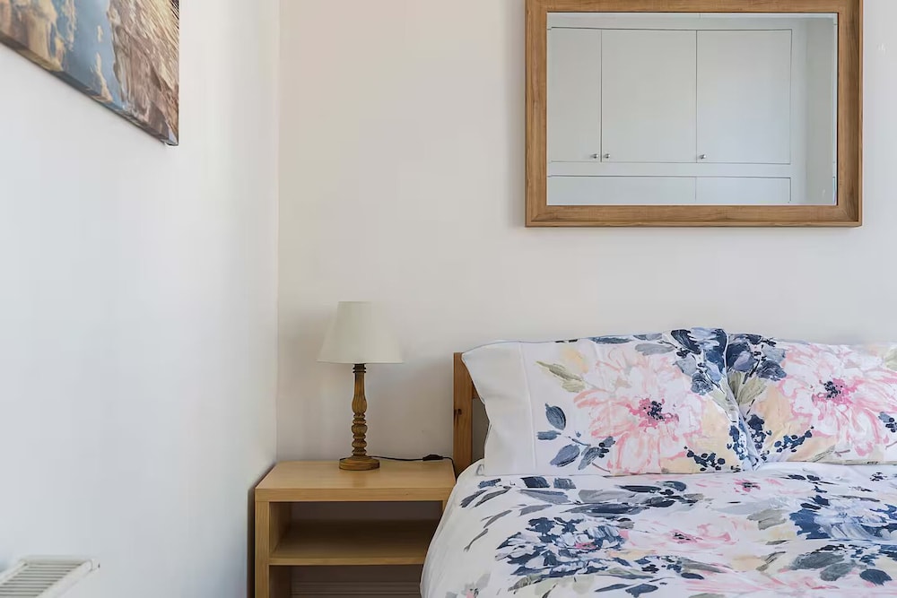 JOIVY Charming 1-Bedroom Flat with Patio