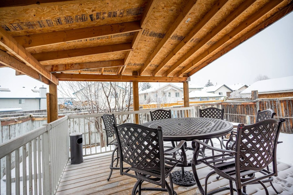 240 Spacious Modern Home w AC