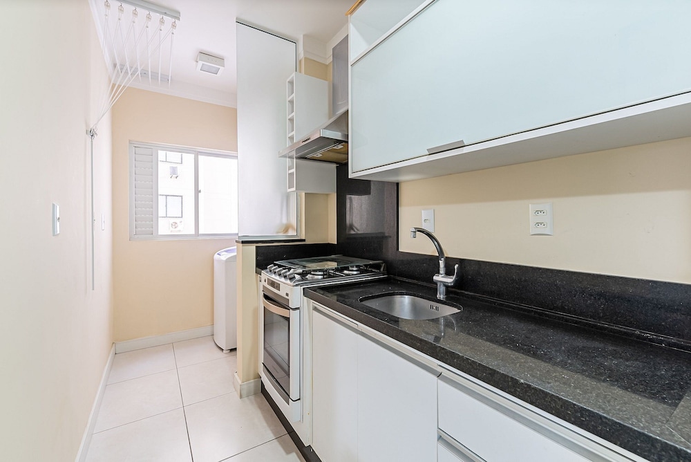 Sea View apt 130m From the Beach in BC Erg605