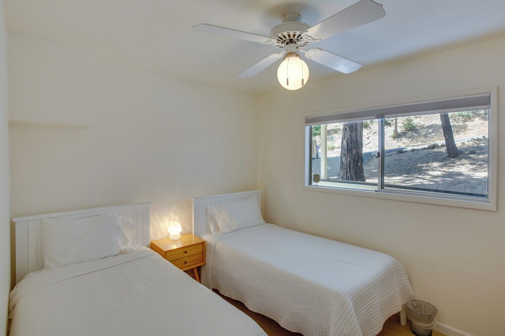 Charming Lake Arrowhead Cabin w/ Deck & Game Room! view 4