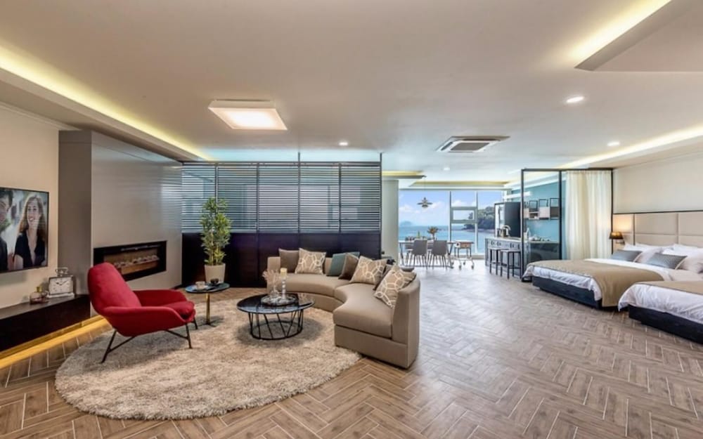Daebudo Oblique198 Pool Villa Pension view 4