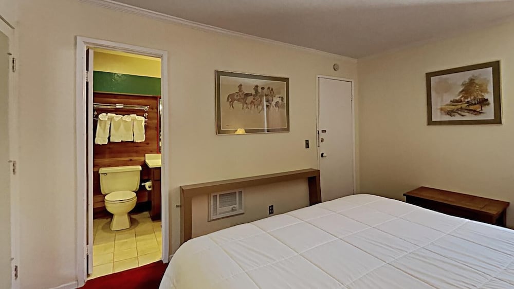 Comfortable 4 Bedroom Condo In the Heart of the Resort by RedAwning view 4