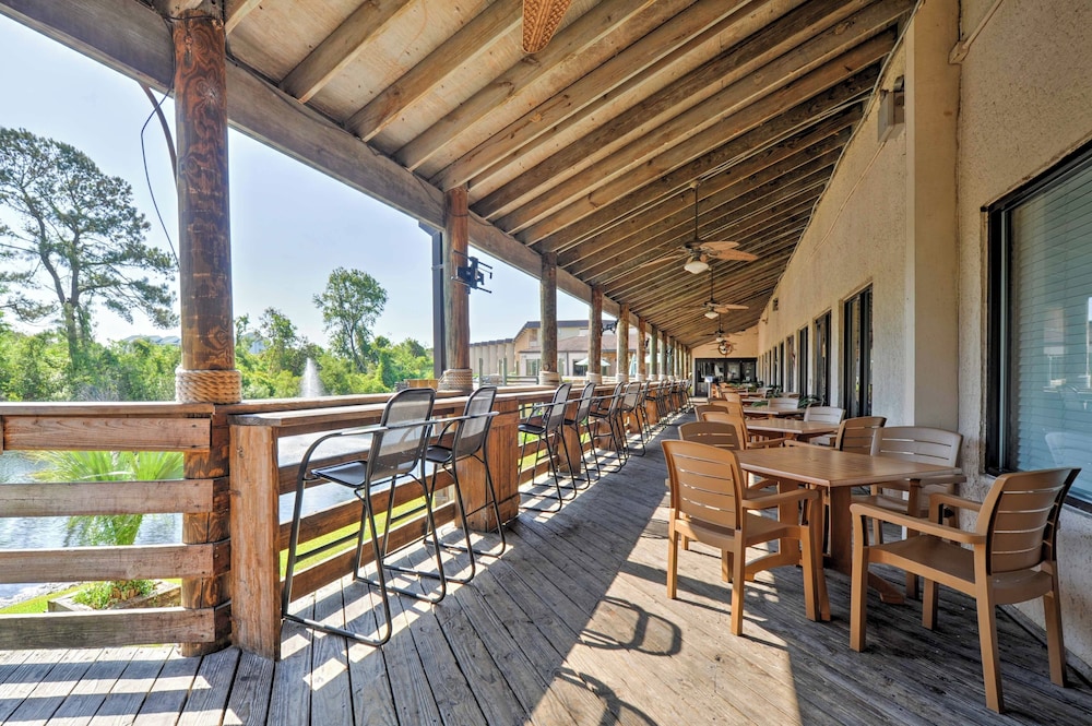 Pool, Tennis & Gym: Resort Condo in Hilton Head!