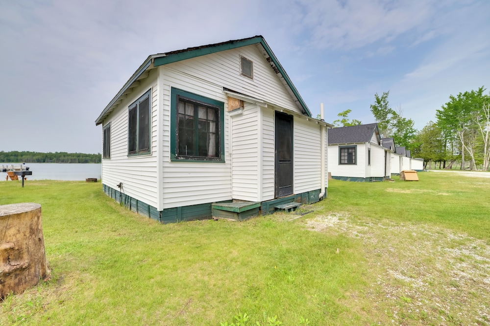 Les Cheneazu Island Hideaway w/ Community Perks!