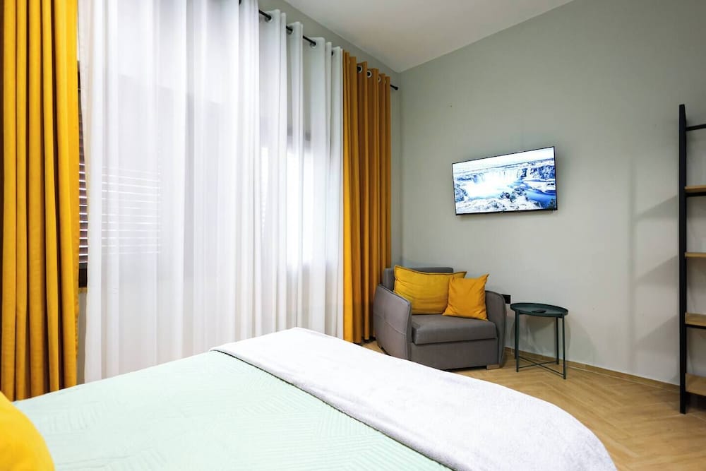 Grandstay Central 103