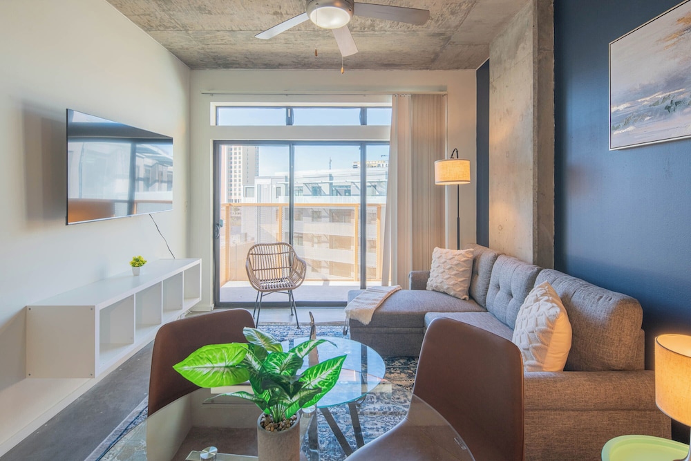 ROVE LIVING/KL - Roosevelt Point