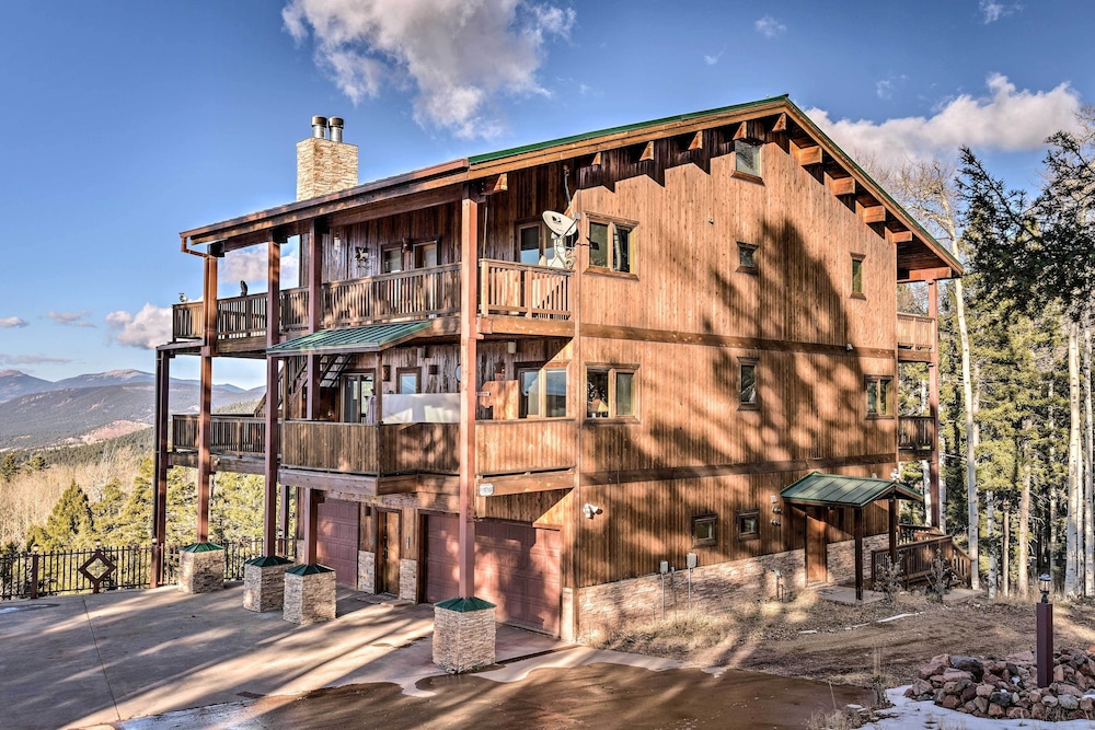 Falcon Rest: A Deluxe Angel Fire Mountain Retreat!