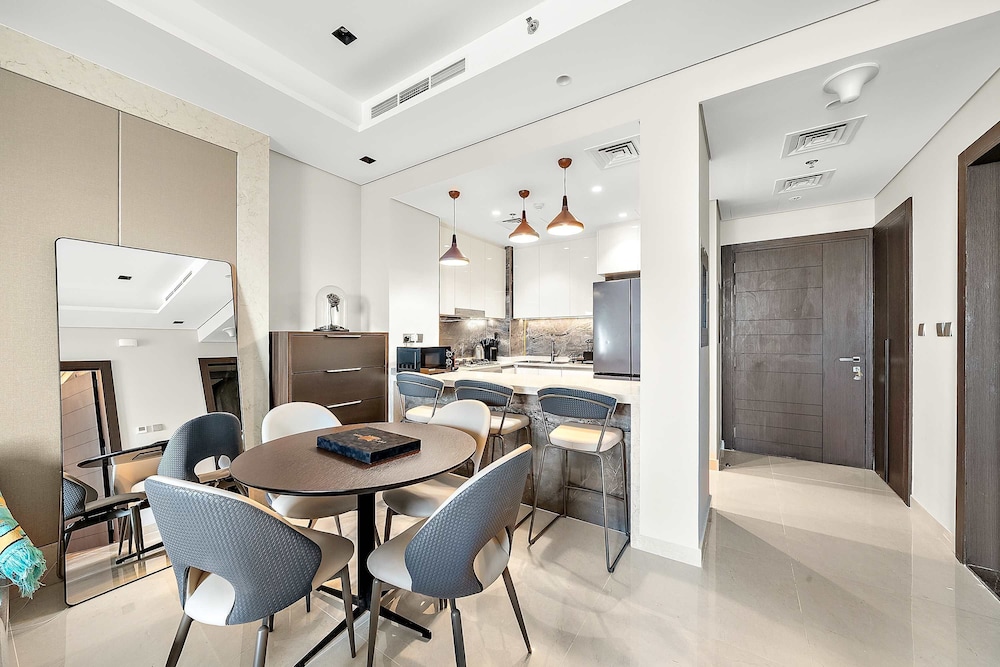 Elegant 1BR With Panoramic Views on Burj Khalifa