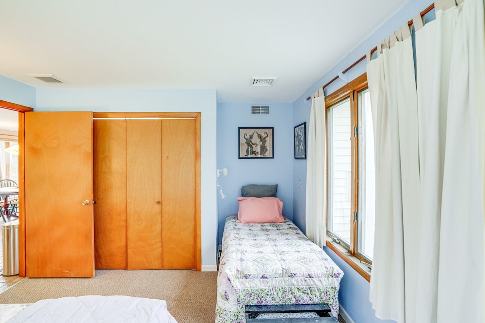 Hawley Home w/ Deck: 4 Mi to Berkshire East Resort view 3