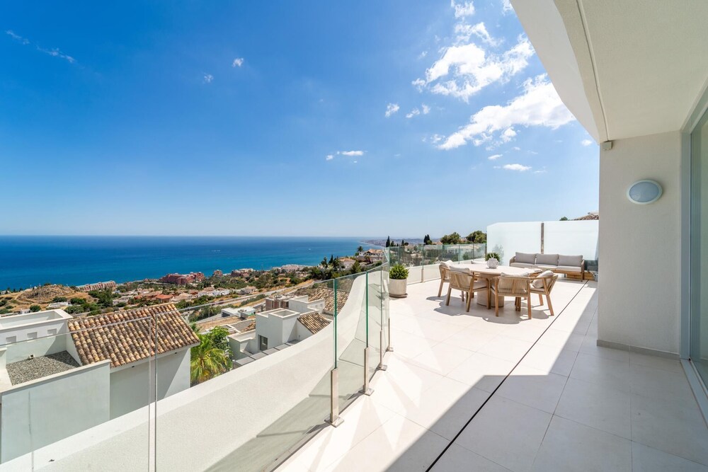 Benalmadena Luxury 4 Bed Apartment Jacuzzi