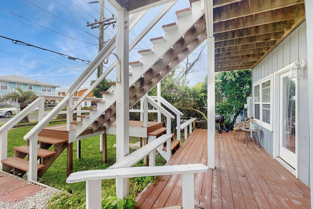 1BR Home w/ Outdoor Shower, Steps to Beach