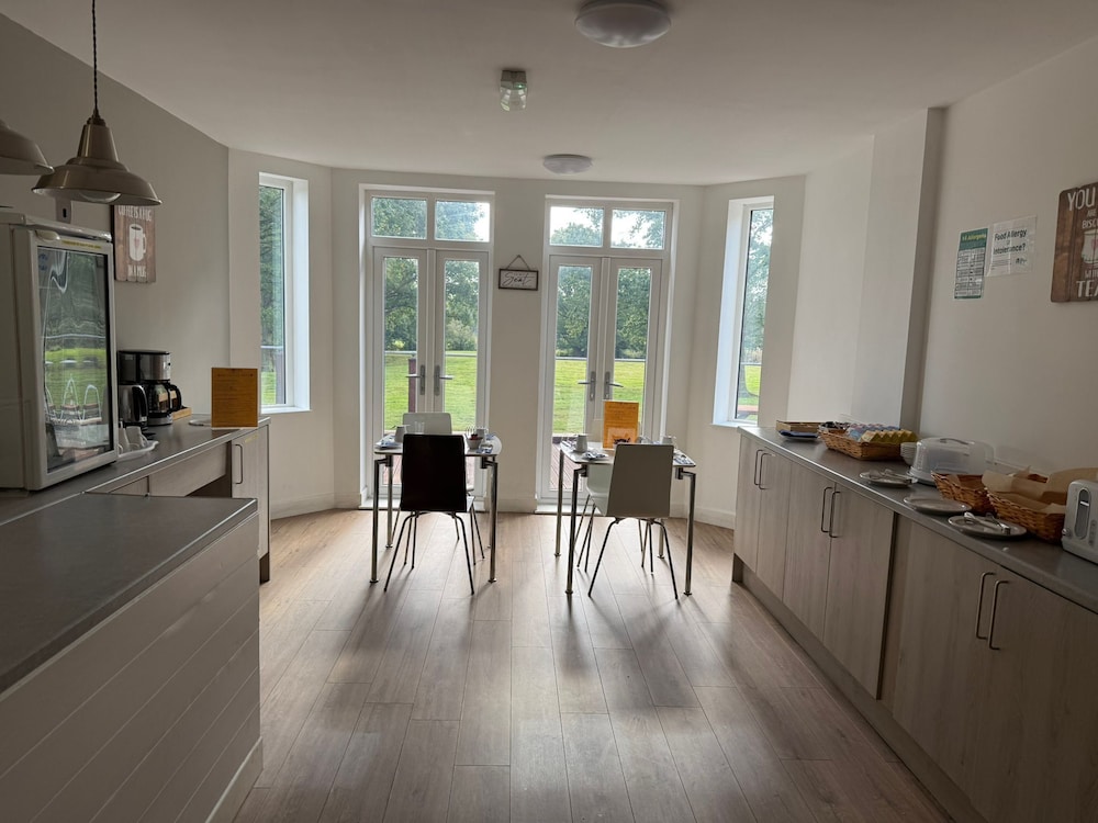 Crawley Vacations - Trivelles Gatwick - Property Image 9