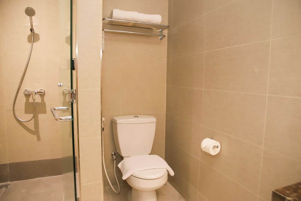 Front One Hotel Papua Lestari