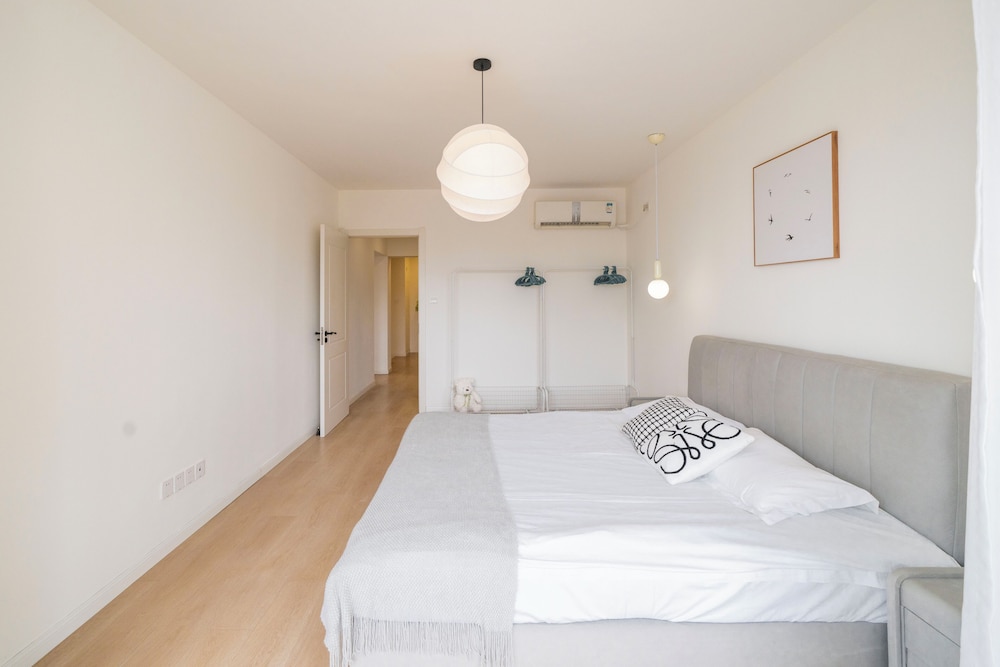 Book and Bed-Lujiabang