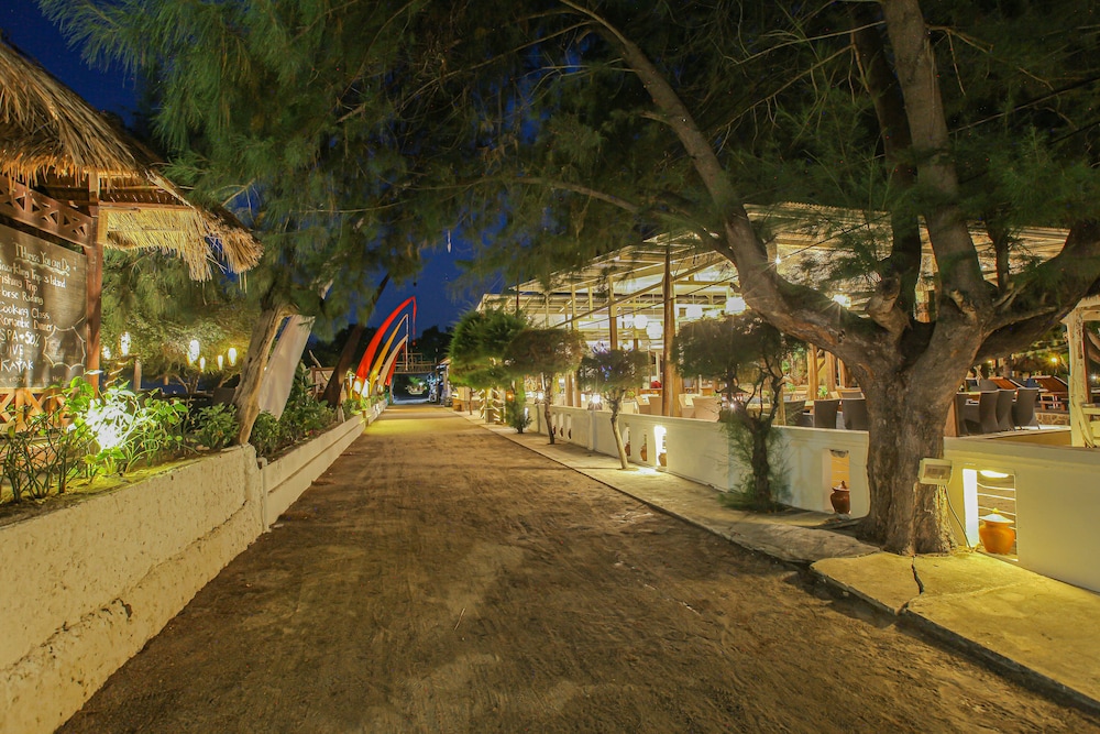 Jambuluwuk Oceano Resort Gili Trawangan