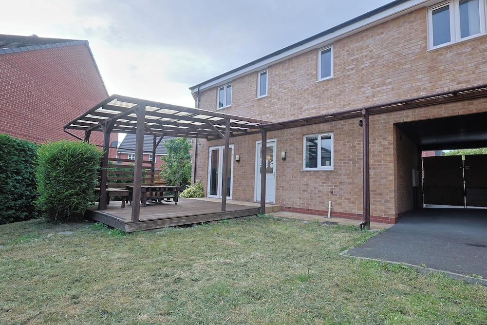 Manchester 3-beds, Sleeps 6 With On-site Parking