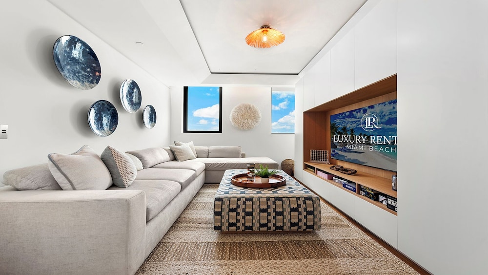 Luxury Vacation Rentals at The Setai by LRMB