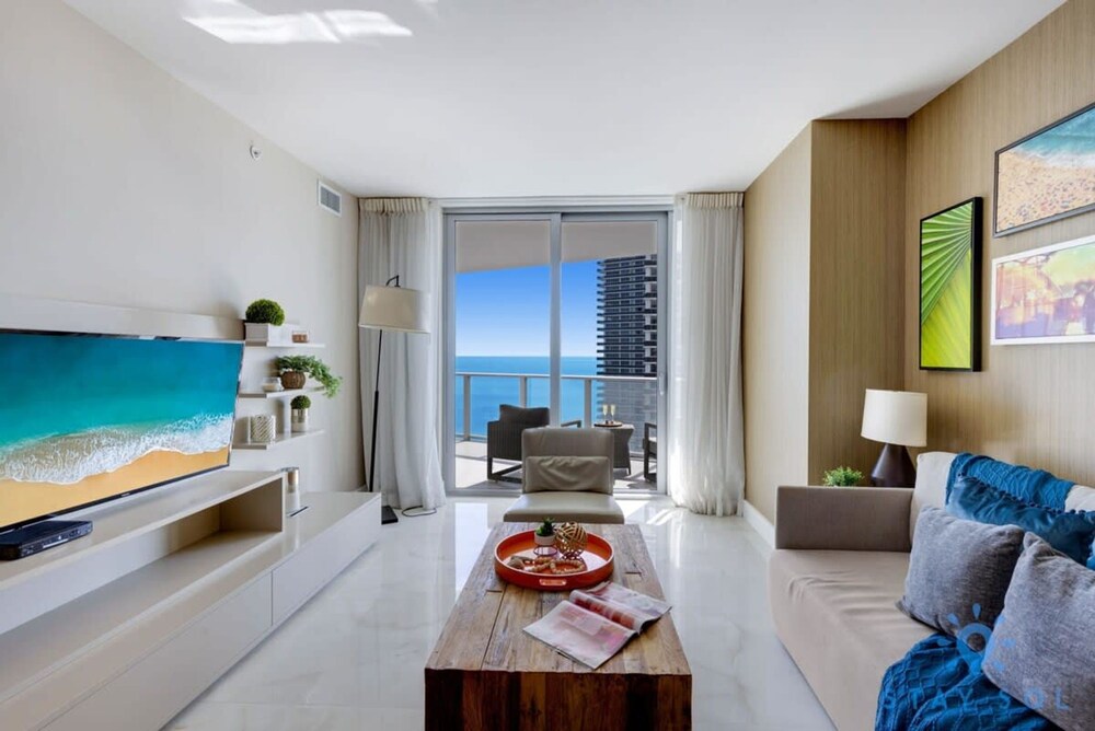 Rooftop Pool Oceanview Balcony Beachfront Resort