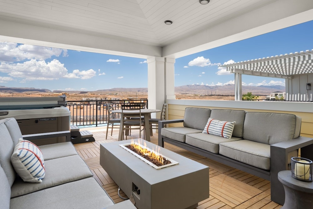 Sandy Beach Estate by RedAwning view 4