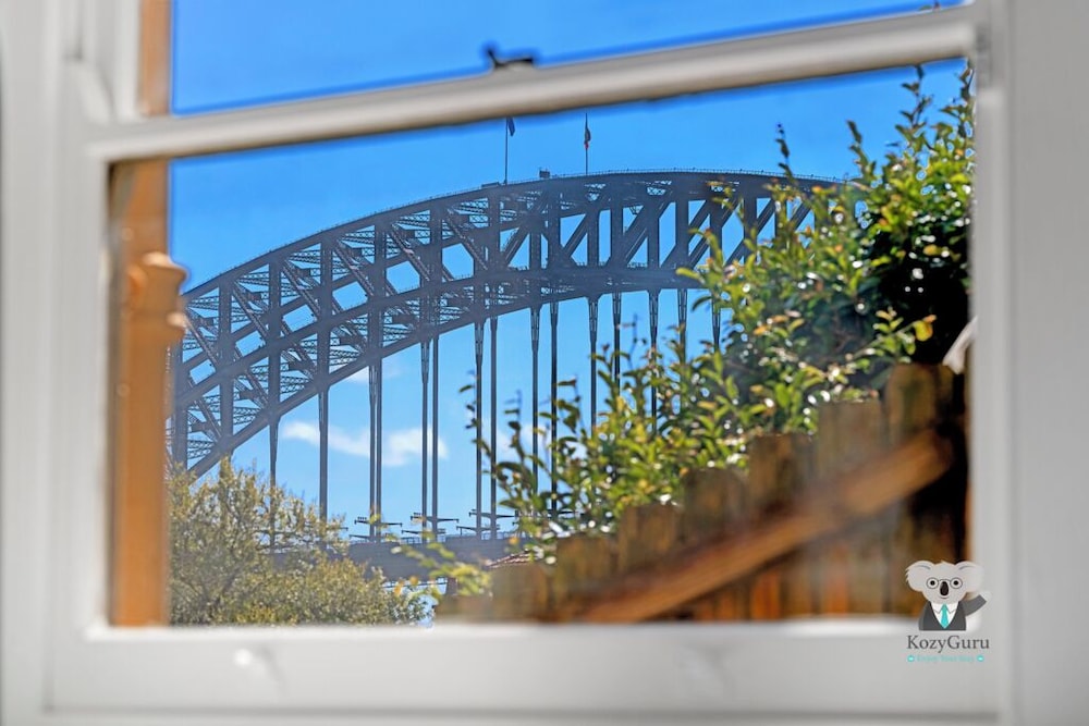 Kozyguru | Kirribilli | Opera House View 2 Bed Apt