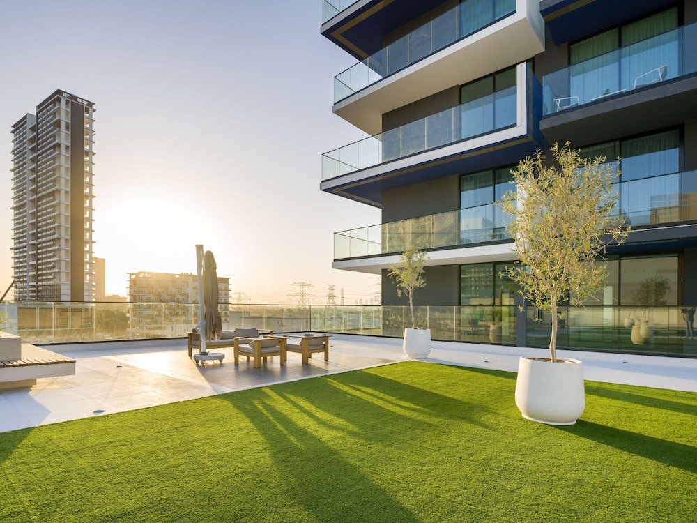 Easygo- Stylish 1bdr Binghatti Corner