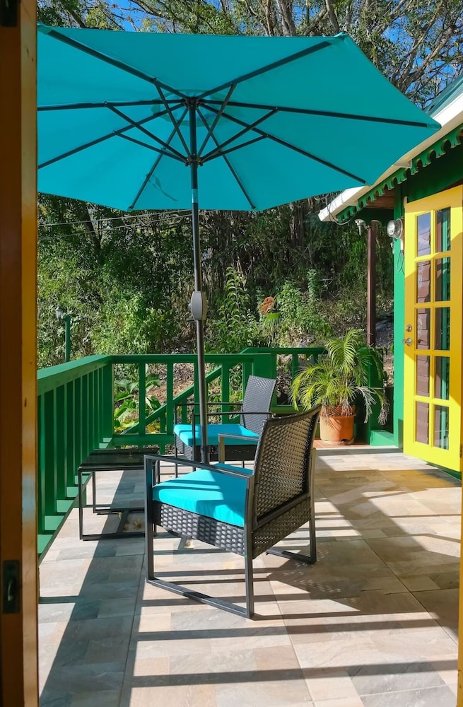 Turtle Point Bequia - 4 B R Villa w Staff
