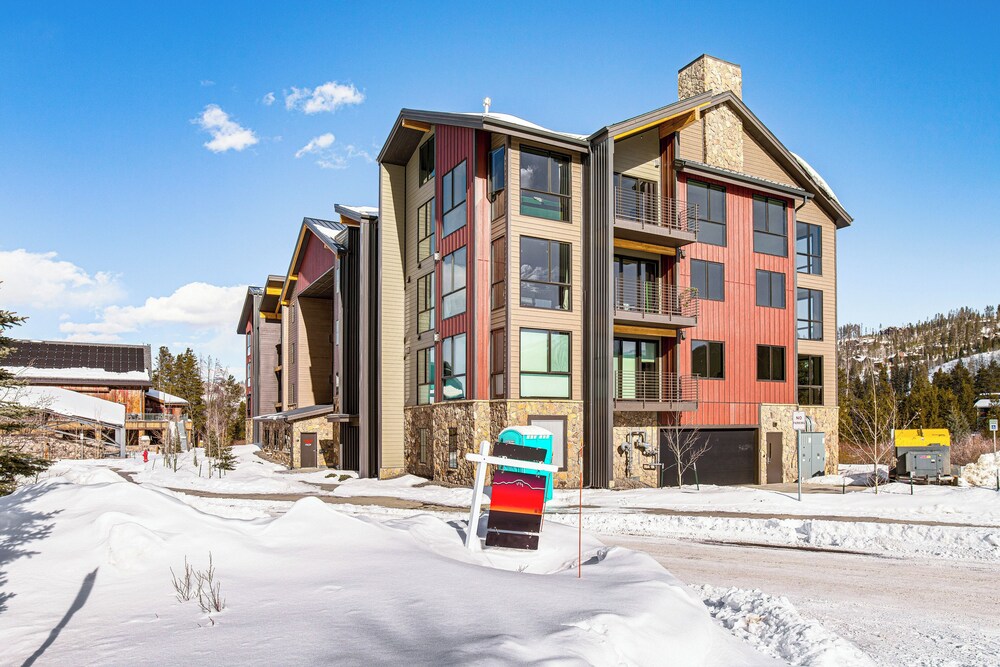 3 Mi to Winter Park Resort: Mtn-view Haven!