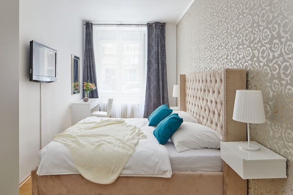 Helen Homestay Flora