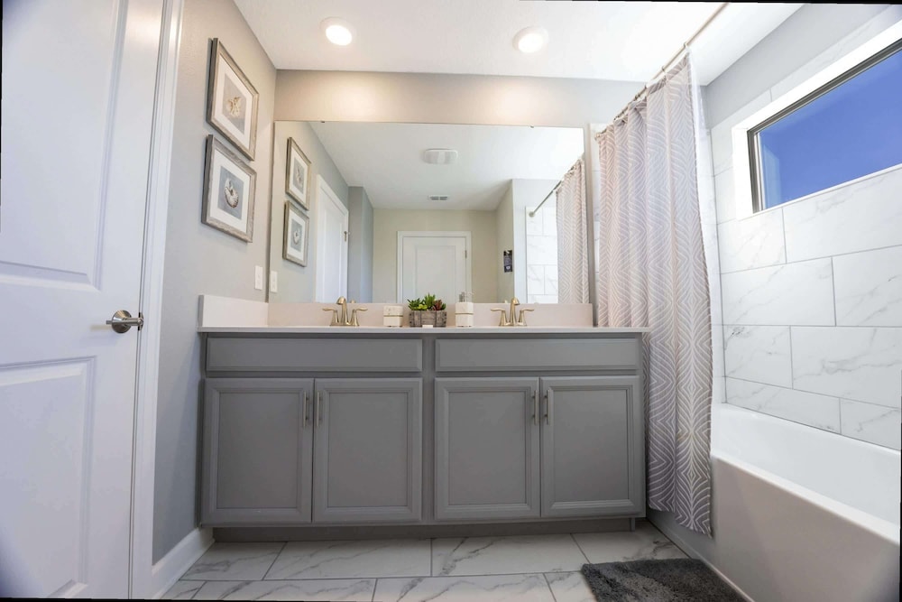 Stunning 4Bd Near Disney w Pool Storey Lake 4369