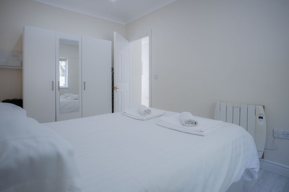 Seafarer - 2 Bedroom Apartment - Pendine view 2