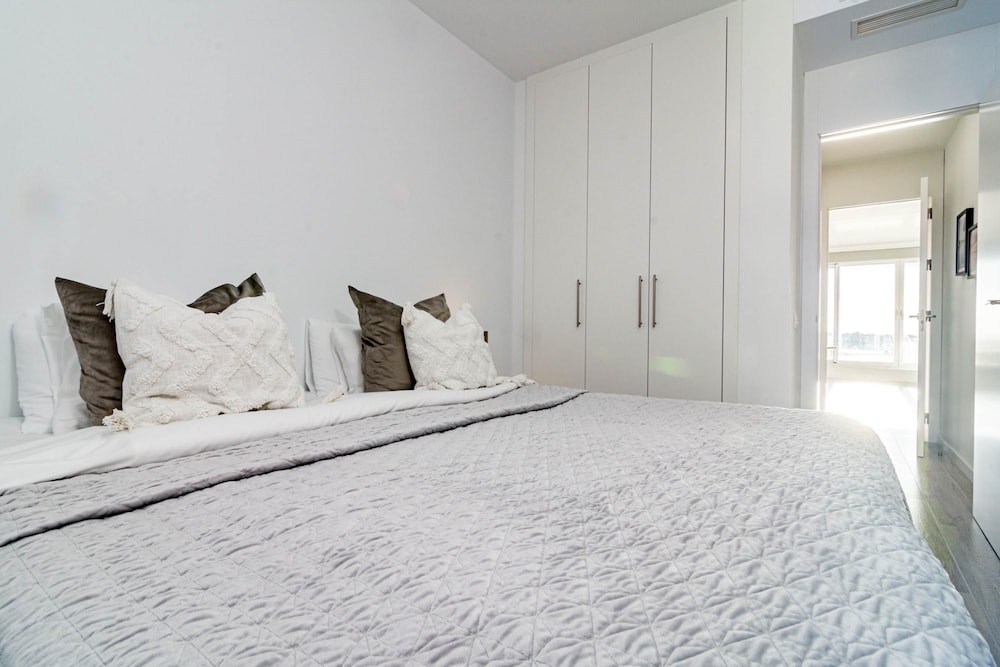 OV5 BB- Modern Family Flat Lovely Views
