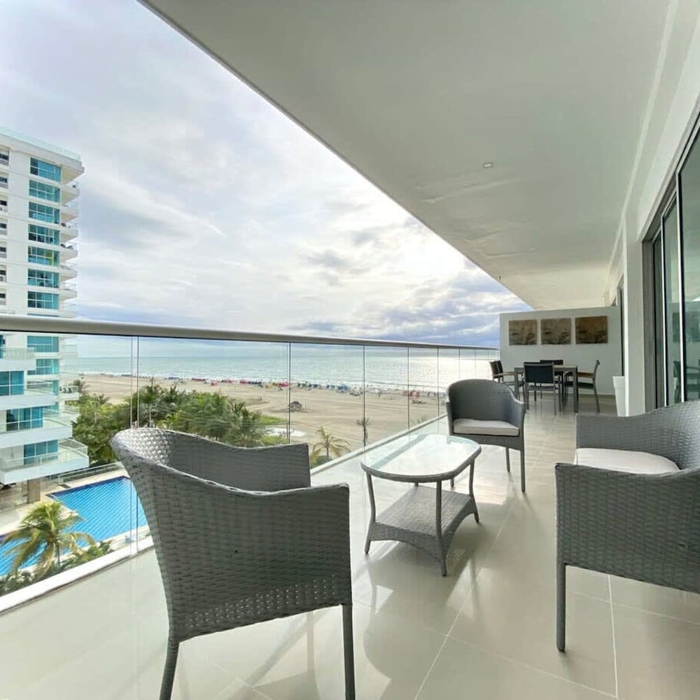 w Stunning 2BR w Pool n AC in Sunny Cartagena