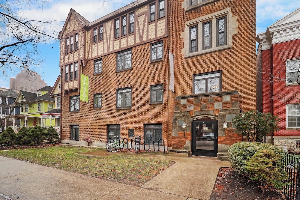 Trendy Studio Apt - Kenwood rep