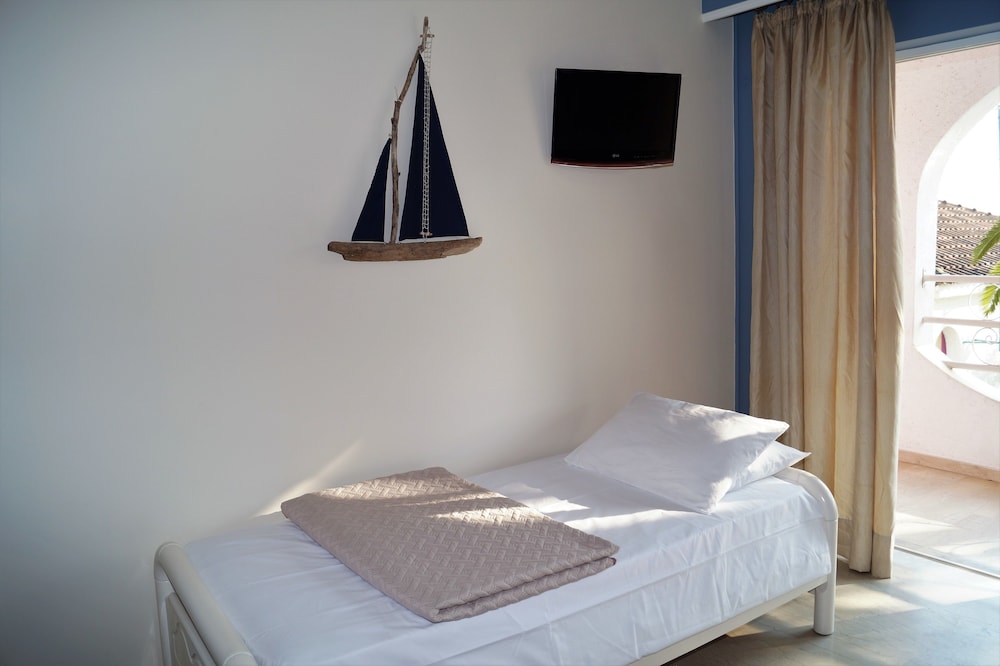 Mathraki Resort