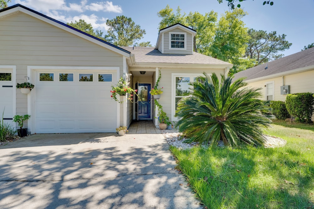 Golf Course Community Home Near Springs & Swimming